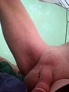 Snapshot of Cloudin_around chatting on October 24, 10:31 pm Cloudin around online show from October 24, 10:31 pm