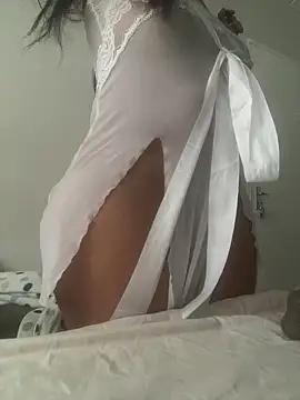 Snapshot of CurvyQueen19 chatting on March 3, 8:08 am CurvyQueen19 online show from March 3, 8:08 am