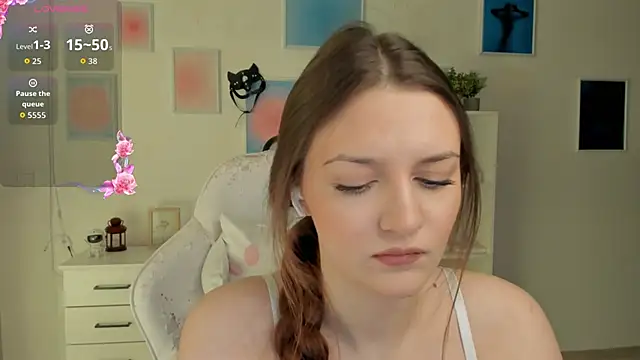 Snapshot of MiaVixxen chatting on December 1, 4:13 am MiaVixxen online show from December 1, 4:13 am