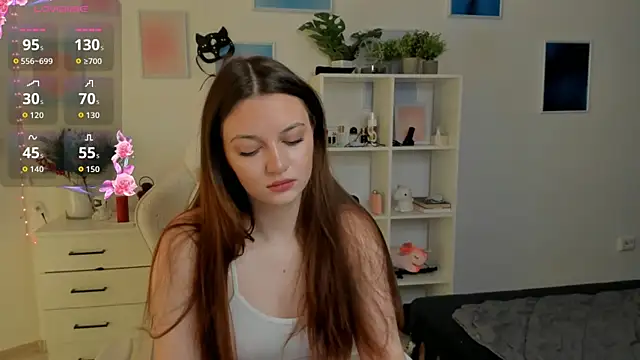 Snapshot of MiaVixxen chatting on November 13, 4:49 am MiaVixxen online show from November 13, 4:49 am