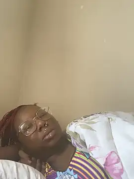 Snapshot of DamnBubbles chatting on February 7, 7:06 pm DamnBubbles online show from February 7, 7:06 pm