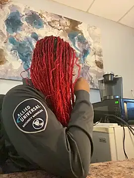 Snapshot of DamnBubbles chatting on February 9, 10:11 pm DamnBubbles online show from February 9, 10:11 pm