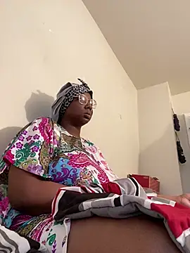 Snapshot of DamnBubbles chatting on March 13, 9:37 pm DamnBubbles online show from March 13, 9:37 pm