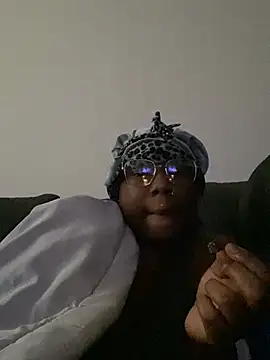 Snapshot of DamnBubbles chatting on January 21, 1:11 pm DamnBubbles online show from January 21, 1:11 pm