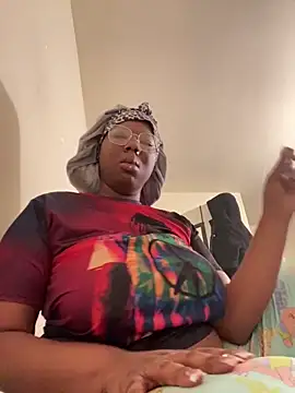 Snapshot of DamnBubbles chatting on February 6, 12:22 am DamnBubbles online show from February 6, 12:22 am