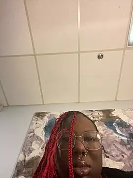 Snapshot of DamnBubbles chatting on February 9, 3:53 am DamnBubbles online show from February 9, 3:53 am