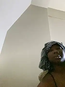 Snapshot of DamnBubbles chatting on January 18, 7:38 am DamnBubbles online show from January 18, 7:38 am