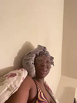 Snapshot of DamnBubbles chatting on February 8, 4:36 am DamnBubbles online show from February 8, 4:36 am