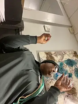 Snapshot of DamnBubbles chatting on January 19, 4:01 am DamnBubbles online show from January 19, 4:01 am