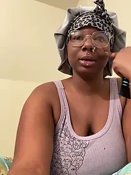 Snapshot of DamnBubbles chatting on January 29, 3:54 am DamnBubbles online show from January 29, 3:54 am