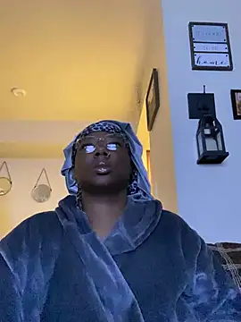 Snapshot of DamnBubbles chatting on March 17, 11:35 pm DamnBubbles online show from March 17, 11:35 pm