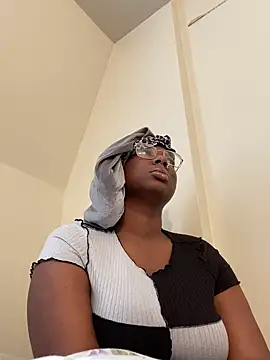 Snapshot of DamnBubbles chatting on January 31, 8:01 pm DamnBubbles online show from January 31, 8:01 pm