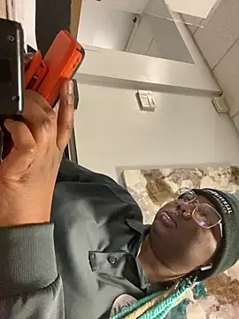 Snapshot of DamnBubbles chatting on January 19, 9:45 pm DamnBubbles online show from January 19, 9:45 pm