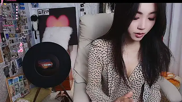 xiaotiantian-76 online show from December 5, 1:05 am