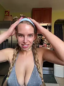 Snapshot of thigh_hi chatting on November 5, 4:54 pm thigh hi online show from November 5, 4:54 pm