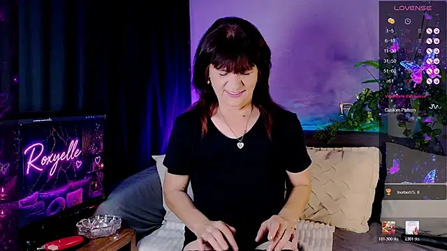 Snapshot of roxyyyrose chatting on June 19, 10:21 am roxyyyrose online show from June 19, 10:21 am
