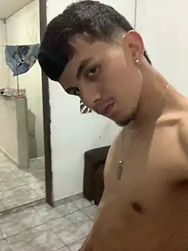 gabrielzinnnn085 online show from May 24, 8:53 pm