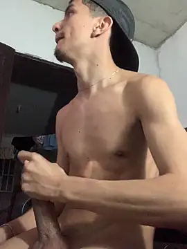 Snapshot of gabrielzinnnn085 chatting on July 13, 9:47 pm gabrielzinnnn085 online show from July 13, 9:47 pm