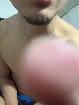 Snapshot of gabrielzinnnn085 chatting on July 15, 4:19 am gabrielzinnnn085 online show from July 15, 4:19 am