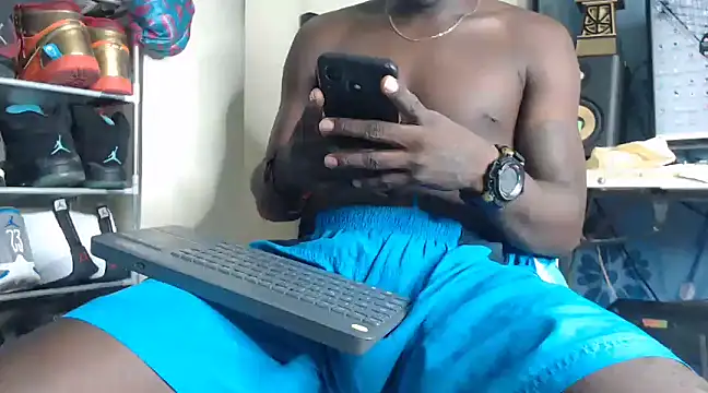 Snapshot of Bigbryson11 chatting on March 12, 4:19 am Bigbryson11 online show from March 12, 4:19 am