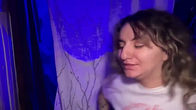 mamifresita online show from December 4, 2:21 am