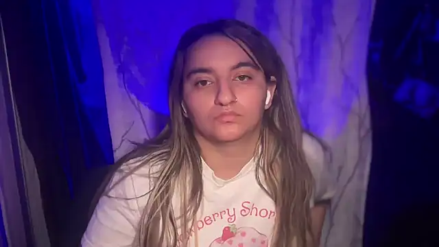 mamifresita online show from December 3, 9:20 am