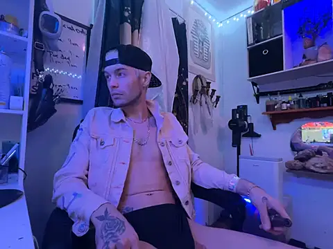 Trystan Spellman online show from March 8, 1:55 am