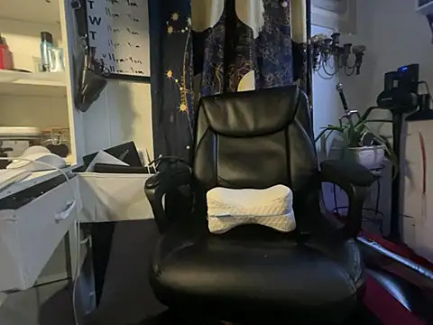 Snapshot of Trystan_Spellman chatting on February 22, 5:32 am Trystan Spellman online show from February 22, 5:32 am