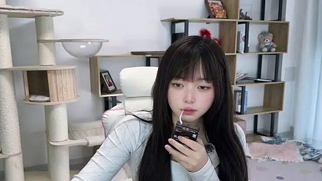 Chenjing0 online show from May 4, 7:33 am