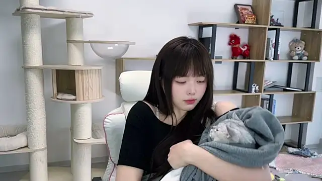 Chenjing0 online show from May 6, 7:34 am