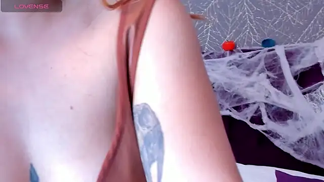 LiaCathaleya online show from October 29, 8:30 pm