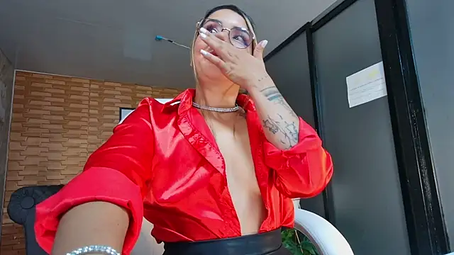 Snapshot of kata_james chatting on October 2, 7:28 pm kata james online show from October 2, 7:28 pm