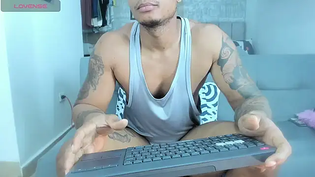 Snapshot of Josep_Ston chatting on October 2, 3:21 am Josep Ston online show from October 2, 3:21 am