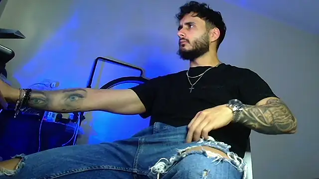 XanderCage99 online show from June 12, 1:53 pm