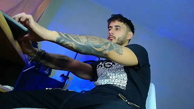 XanderCage99 online show from November 11, 1:06 pm