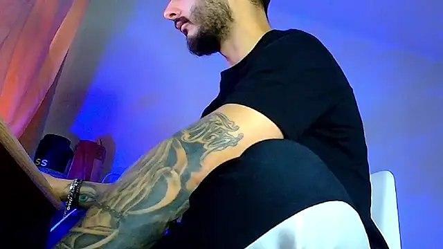 XanderCage99 online show from December 18, 8:19 am