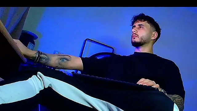 XanderCage99 online show from February 11, 2:33 am