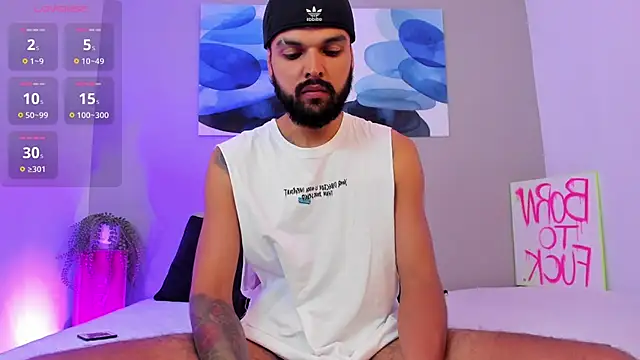 Snapshot of Emilio_Wolf chatting on February 17, 9:32 pm Emilio Wolf online show from February 17, 9:32 pm