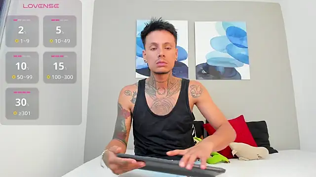 Snapshot of Emilio_Wolf chatting on February 3, 10:43 pm Emilio Wolf online show from February 3, 10:43 pm