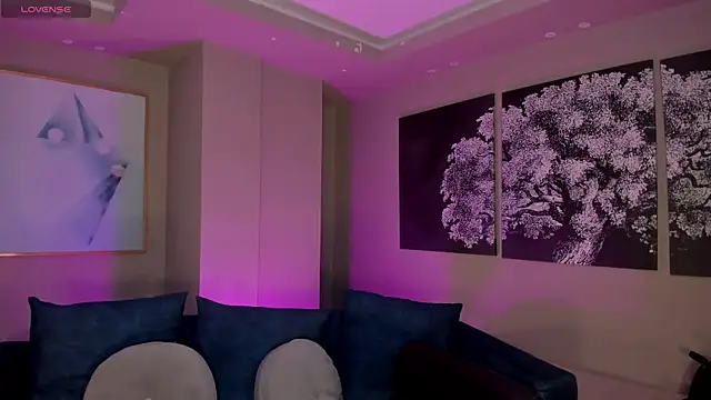 NiaSalvatore online show from November 4, 7:39 pm