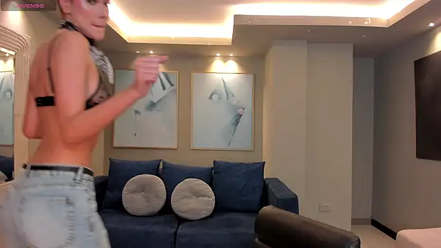 NiaSalvatore online show from November 3, 6:22 pm