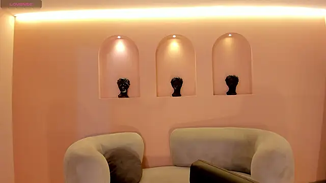 NiaSalvatore online show from October 19, 11:13 am