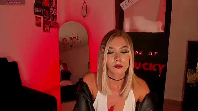 NiaSalvatore online show from October 24, 10:20 pm