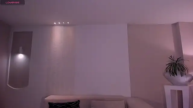 NiaSalvatore online show from December 22, 8:42 pm