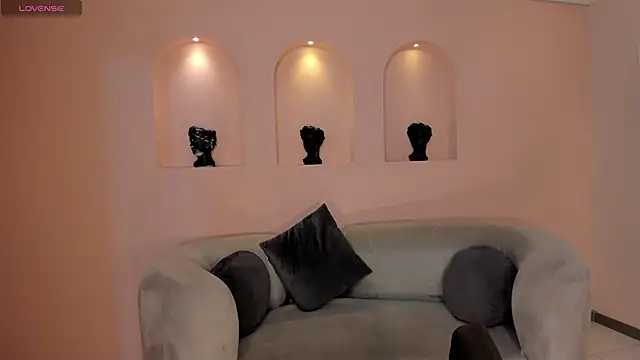 NiaSalvatore online show from October 31, 6:59 pm