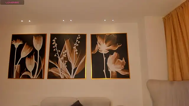 NiaSalvatore online show from October 22, 7:57 pm