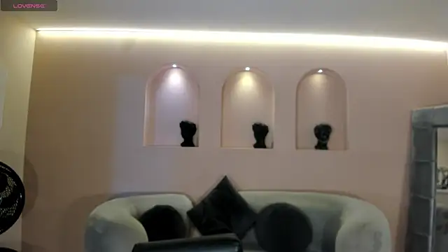 NiaSalvatore online show from December 15, 7:52 pm