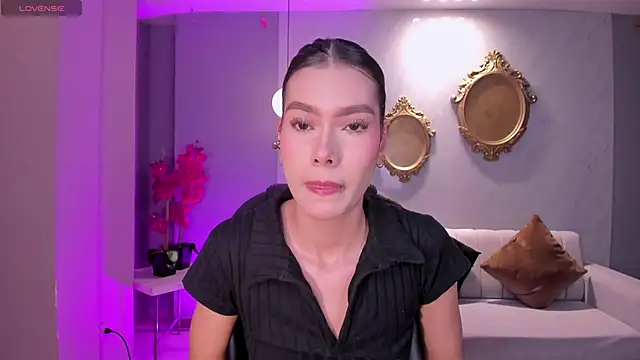 NiaSalvatore online show from March 17, 2:58 am