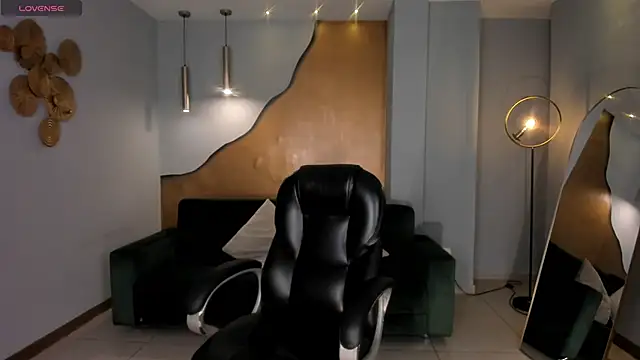 NiaSalvatore online show from February 6, 3:24 am