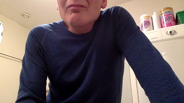 Snapshot of Parleg2 chatting on November 21, 7:13 pm Parleg2 online show from November 21, 7:13 pm